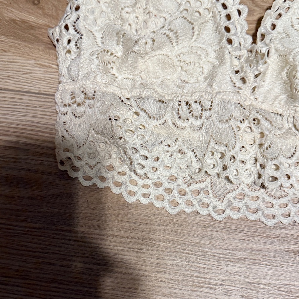 Elegant Lace Halter Bralette - Cream - Picture 5 of 6